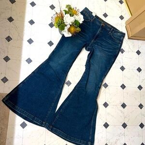 FREE PEOPLE 32 14 long  WANDERER Wrangler HIGH RISE FESTIVAL FLARE Jeans STRETCH